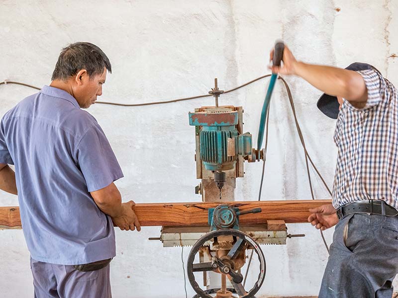 竹山楼梯地板柜门的油漆修复-11