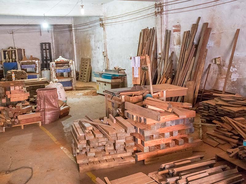 竹山楼梯地板柜门的油漆修复-09